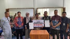 Penandatanganan kerja sama pemasaran produk hutan antara KUPS dengan PHRI dan kucuran kredit Bank Lampung. (Foto:ist)