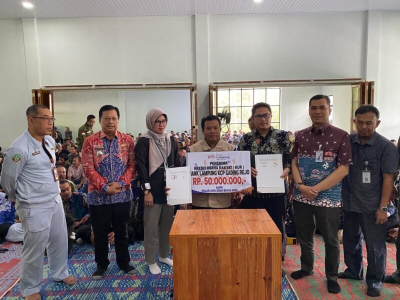 Penandatanganan kerja sama pemasaran produk hutan antara KUPS dengan PHRI dan kucuran kredit Bank Lampung. (Foto:ist)