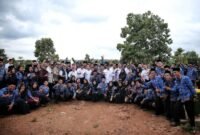 Gubernur Lampung canangkan tanam 1.000 pohon sebagai rasa syukur para Pegawai Pemerintah dengan Perjanjian Kerja (P3K) Paruh Waktu yang baru saja menerima SK pengangkatan. (foto: is)