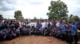 Gubernur Lampung canangkan tanam 1.000 pohon sebagai rasa syukur para Pegawai Pemerintah dengan Perjanjian Kerja (P3K) Paruh Waktu yang baru saja menerima SK pengangkatan. (foto: is)