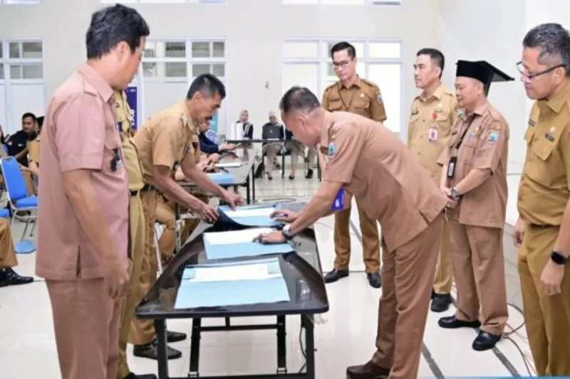 Penandatanganan pakta integritas dan sosialisasi program Lamsel Betik untuk penguatan pengawasan.(Foto: ist)