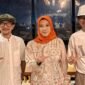 Ketua Umum Ikaperta Unila Elvira Umihanni (tengah) didampingi Ketua Harian Fahuri Wherlian Ali KM (kanan) bersama Pimpinan Umum Kitani.id Hendri Std. (foto: Kitani.id)