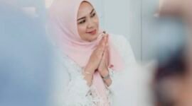 Batin Wulan menyalurkan ratusan paket sembako, beras, telur, dan susu dalam rangka HKG PKK ke-54 dan HUT Lampung ke-62.