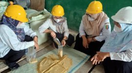 Dinas Peternakan Lampung ambil sampel pakan ternak di Lamsel dan Lamtim untuk uji SNI. (Foto: ist)