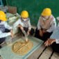 Dinas Peternakan Lampung ambil sampel pakan ternak di Lamsel dan Lamtim untuk uji SNI. (Foto: ist)