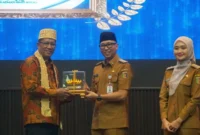 Menteri Hukum Supratman Andi Agtas bersama Gubernur Lampung Rahmad Mirzani Djausal dan Wagub Lampung Jihan Nurlela saat meresmikan ribuan Posbakum Desa di Lampung. (Foto: ist)
