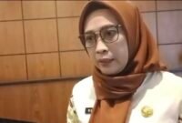 Elvira Umihanni menjelaskan kesempatan pada Kementerian Pertanian yang membuka pendaftaran Young Farm Leader Training in Japan (PYFLTJ) untuk mencetak petani muda mandiri.(foto: ist)