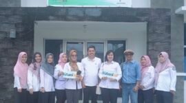 Maria Jojor Rotua Nainggolan, Ketua Kelompok Substansi (Kelsi) dan Penyuluh Provinsi saat menerima kunjungan awak redaksi Kitani.id. (Foto: Kitani.id)