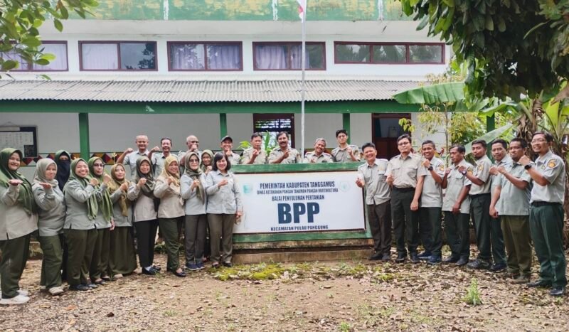 Segenap Penyuluh Pertanian Lapangan (PPL) Kabupaten Tanggamus dan Penyuluh Provinsi Lampung serta tim BRMP. (Foto: Penyuluh Provinsi Lampung