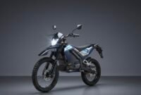 Video viral di media sosial mengklaim puluhan ribu motor listrik Emmo JVX GT berlogo Badan Gizi Nasional (BGN) siap didistribusikan. (Foto: ist)