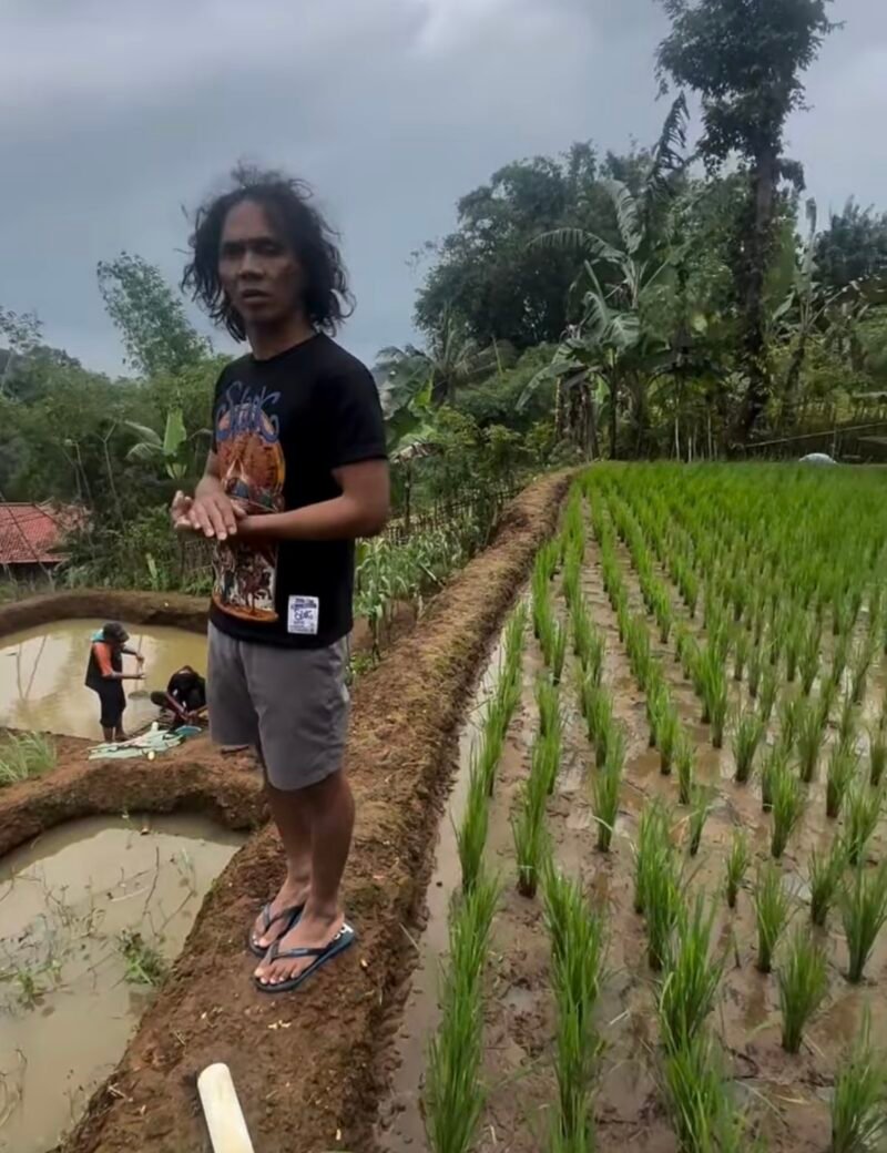 Kaka Slank sangat tertarik dengan dunia pertanian organik dan menerapkannya di lahan luas miliknya di Bogor. (Foto: ist)