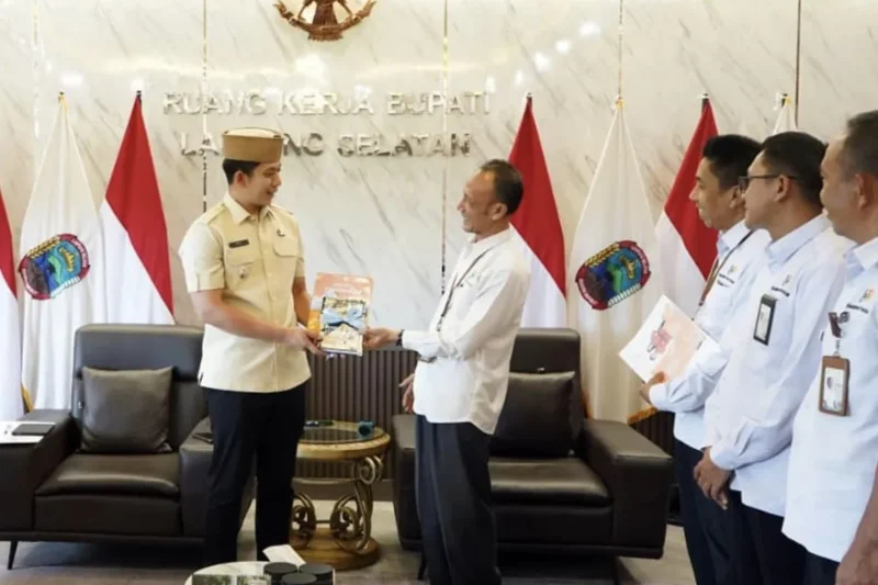Bupati Lampung Selatan, Radityo Egi Pratama, menjelaskan pentingnya akurasi data dalam pembangunan. Termasuk dalam menentukan statistik Indeks Pembangunan Manusia Lampung Selatan. (Foto: ist)