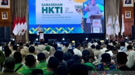 Ketua Umum Dewan Pimpinan Nasional Himpunan Kerukunan Tani Indonesia (DPN HKTI) memberi sambutan dalam peringatan HUT ke-53 HKTI di Kantor Kementerian Pertanian. (Foto: Ant)