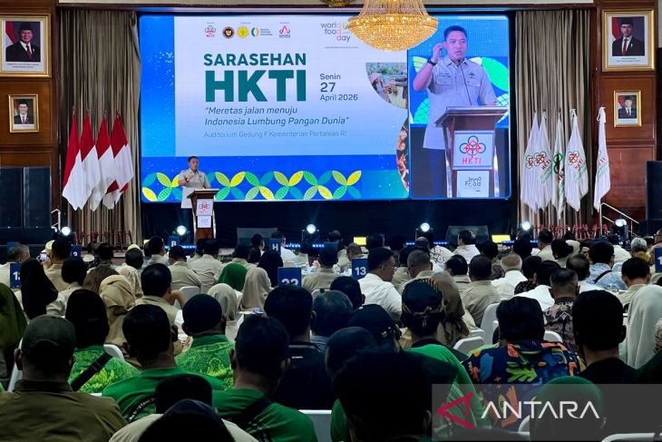 Ketua Umum Dewan Pimpinan Nasional Himpunan Kerukunan Tani Indonesia (DPN HKTI) memberi sambutan dalam peringatan HUT ke-53 HKTI di Kantor Kementerian Pertanian. (Foto: Ant)