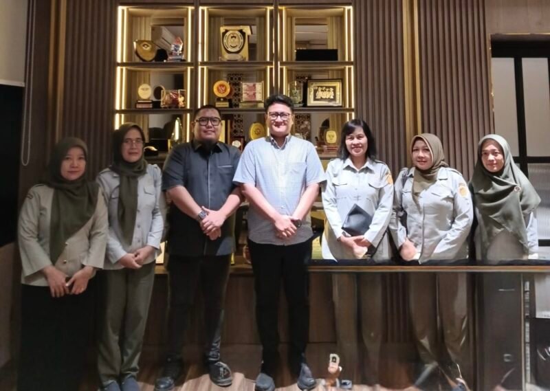 Ahmad Giri Akbar, Ketua DPRD Lampung (tengah) bersama PPL Provinsi Lampung. (Foto: Kitani)